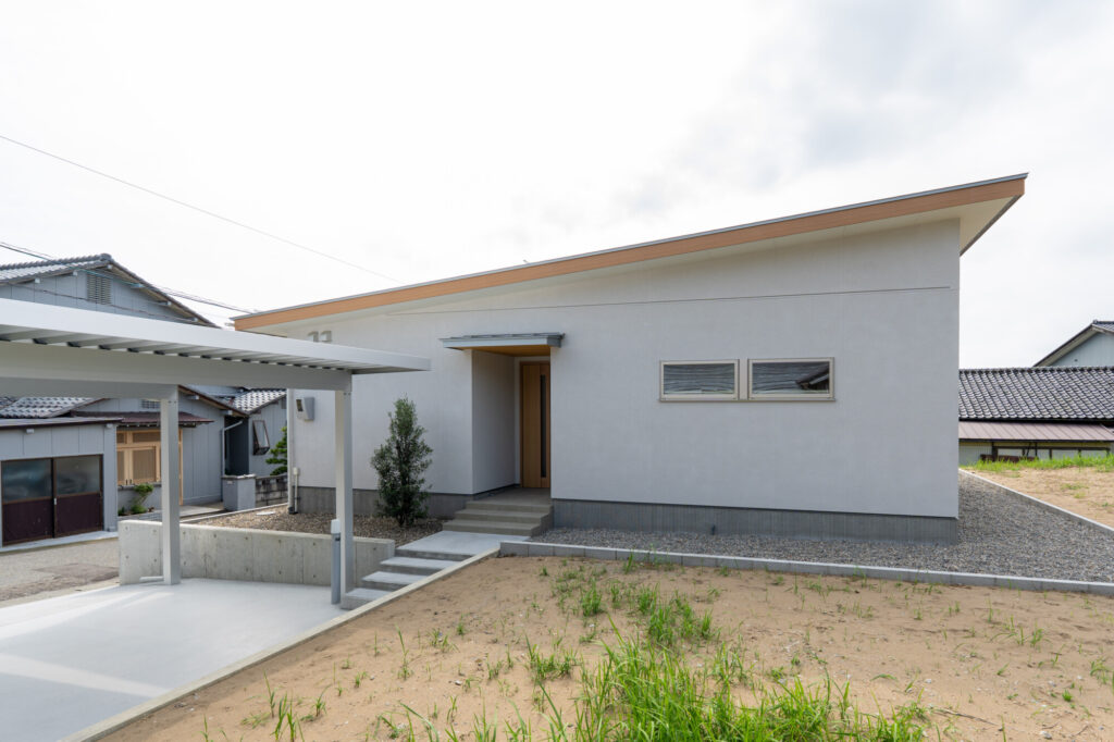 片流れ屋根と海の気配を楽しむ、大人のおひとりさまの平屋(かほく市注文住宅)