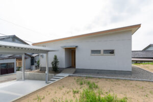 片流れ屋根と海の気配を楽しむ、大人のおひとりさまの平屋(かほく市注文住宅)